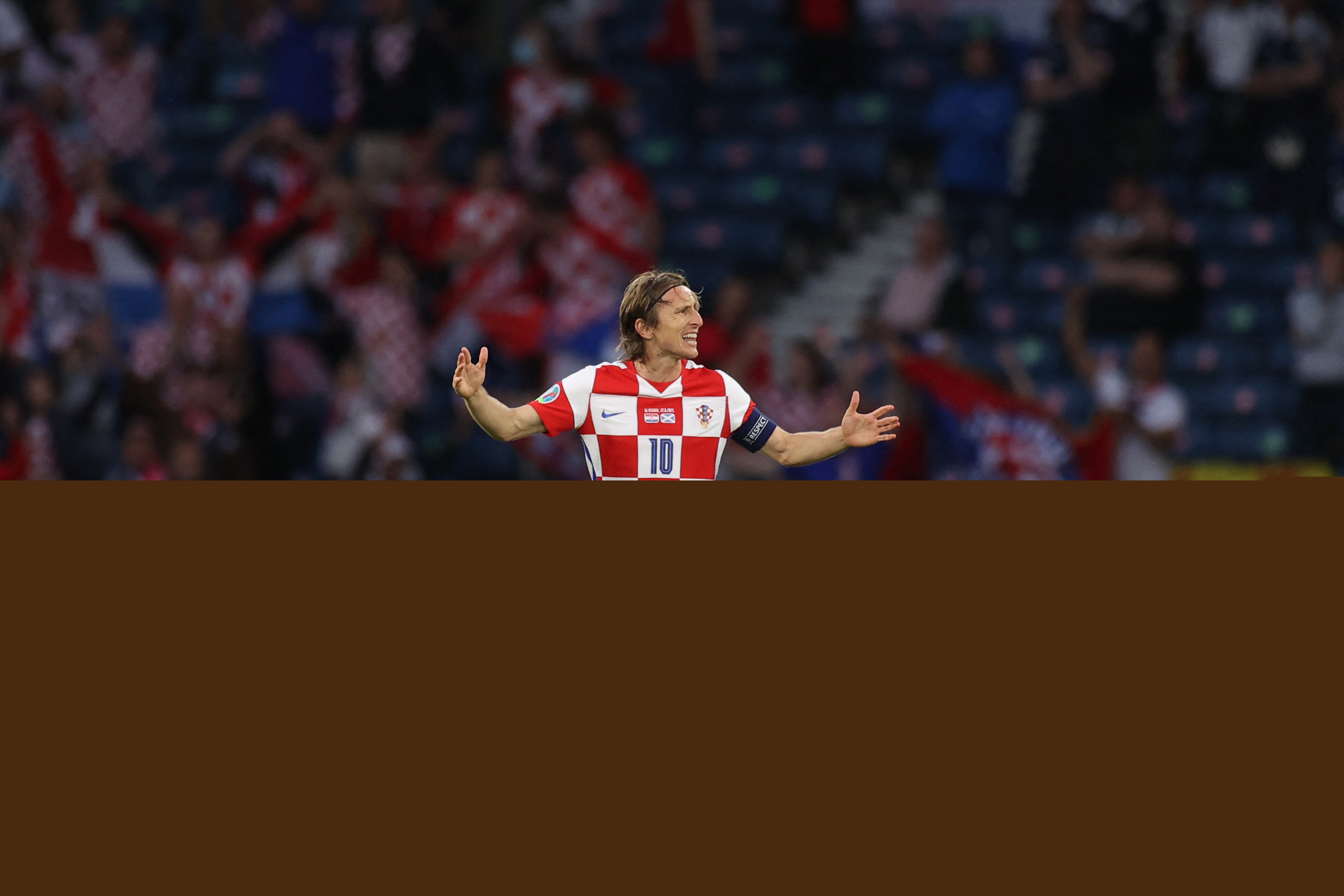 NBA快船险胜掘金伦纳德火热