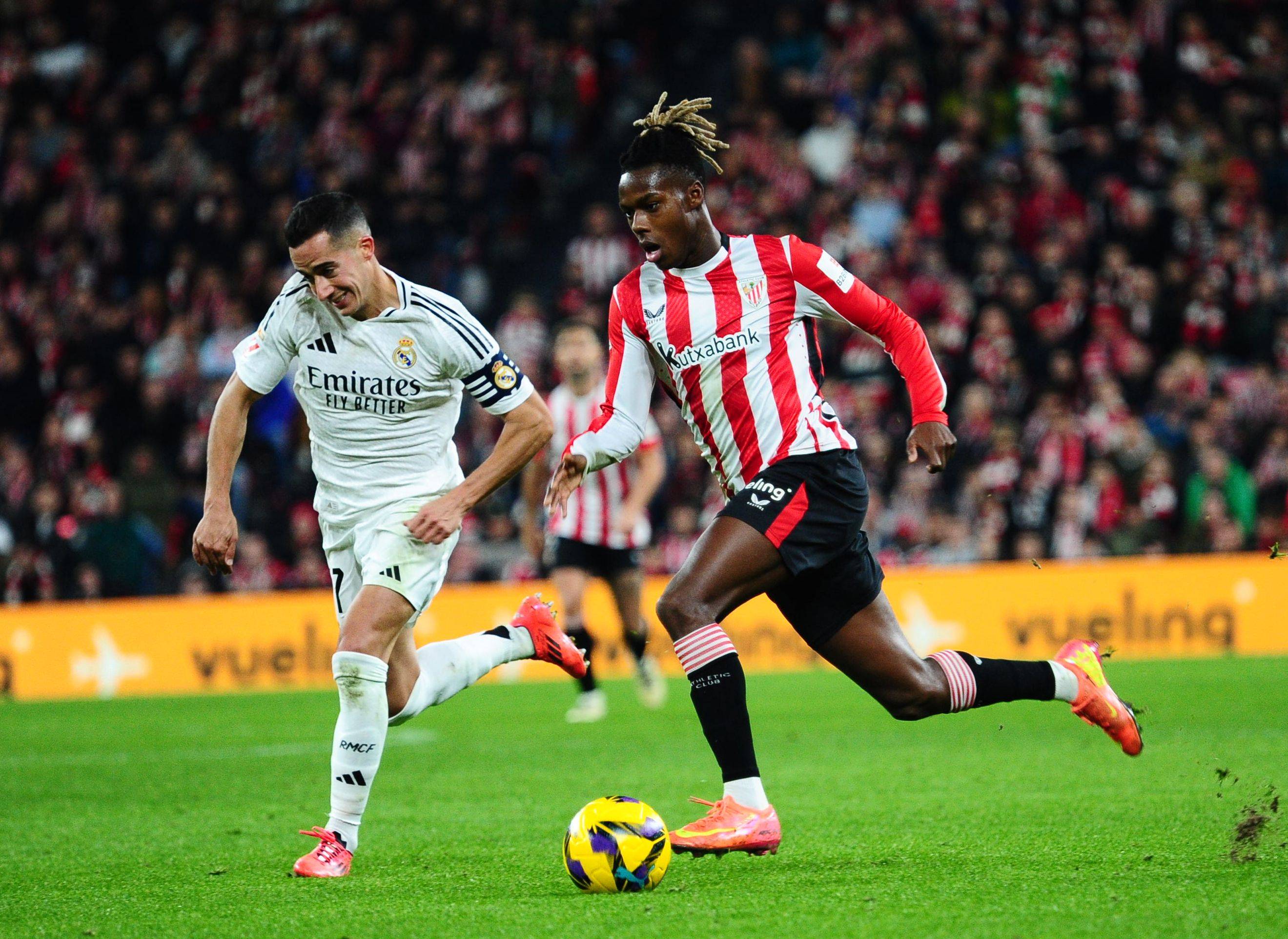 蓝军主场战平樱桃军团