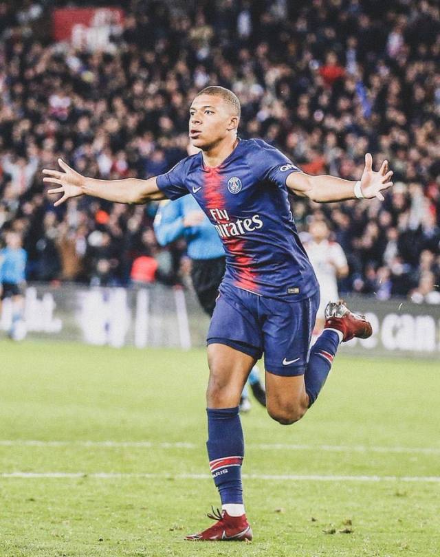 记者：莱万与瑟洛特都在新月意向名单上，小因渴望莱万能加盟